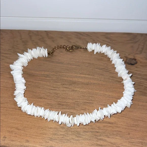 EUC - Vintage Elegant White Sea Shell Necklace - Picture 3 of 7